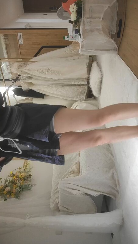 婚纱店の眼镜娘返场!休学大学生萝莉音被猛男托起狂操,骑乘位后入式玩遍所有姿势